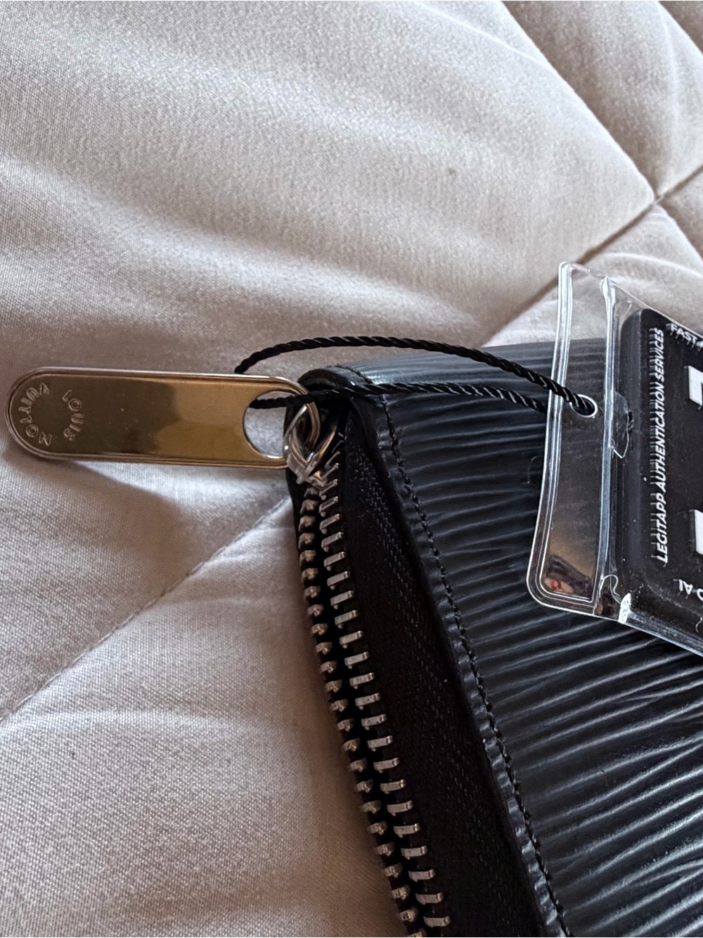 Louis Vuitton Zippy Wallet in Black Epi leather with silver hardware - Picture 11 of 14